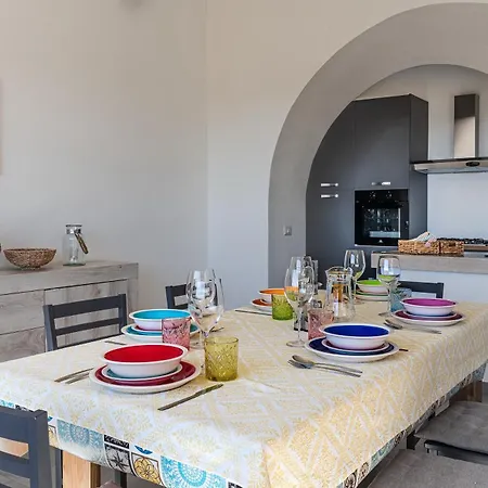 Is Laccus 8 * Кастиадас