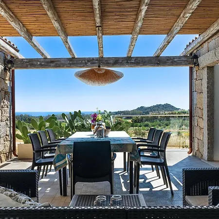 Is Laccus 8 Villa Castiadas
