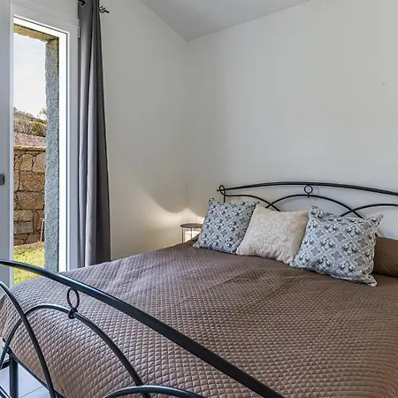 Is Laccus 8 * Castiadas