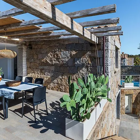 Is Laccus 8 Vila Castiadas