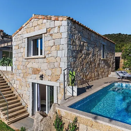 Villa Is Laccus 8 *